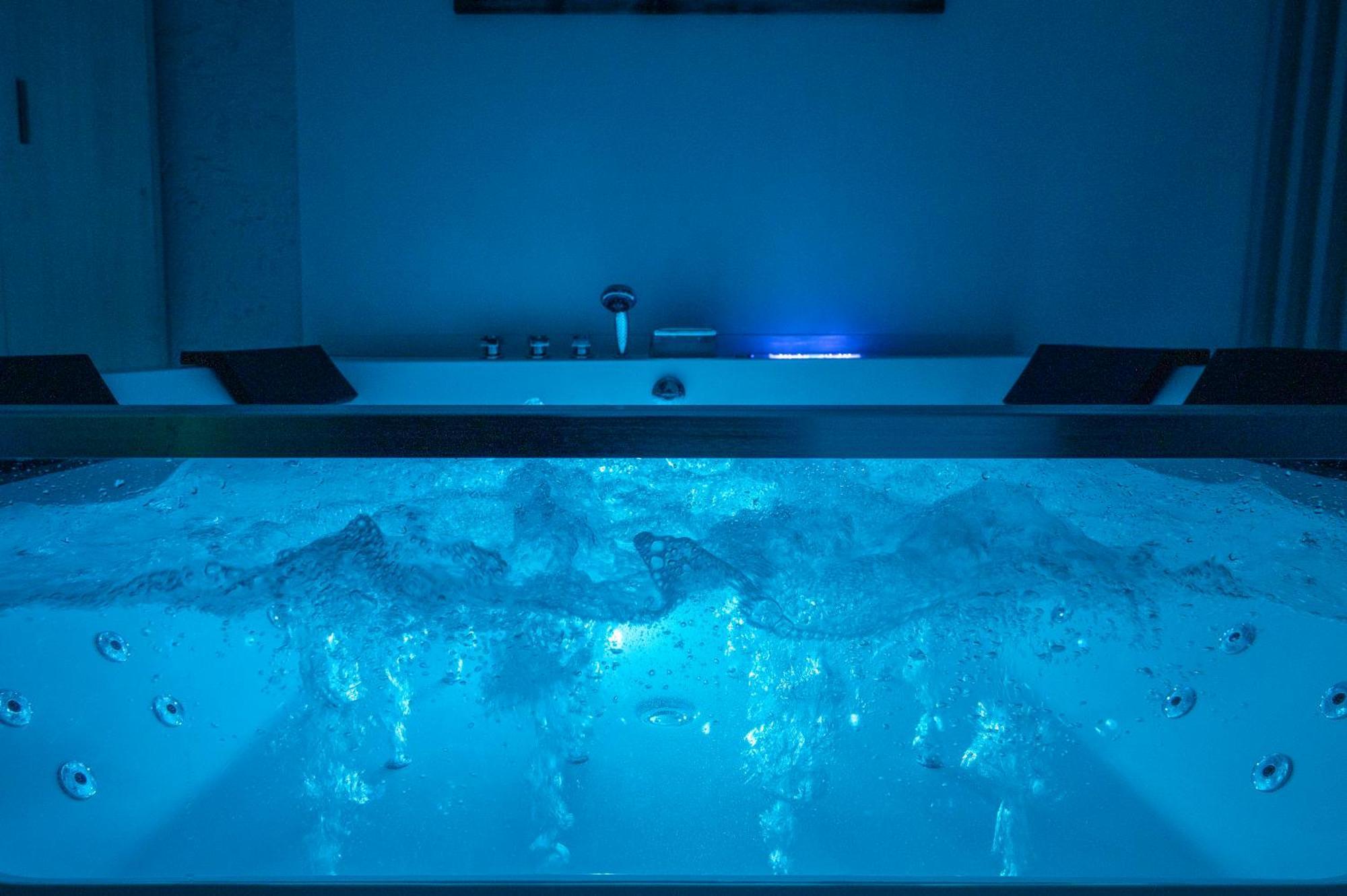 Premium Jacuzzi Suite At The City Center, By Aqua Platinum Thessaloniki Exterior photo
